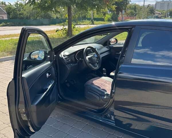 Чорний Кіа Ріо, об'ємом двигуна 1.4 л та пробігом 158 тис. км за 8300 $, фото 10 на Automoto.ua
