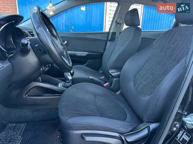 Чорний Кіа Ріо, об'ємом двигуна 1.59 л та пробігом 197 тис. км за 5888 $, фото 28 на Automoto.ua