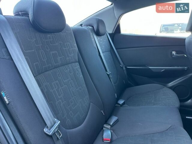 Чорний Кіа Ріо, об'ємом двигуна 1.59 л та пробігом 197 тис. км за 5888 $, фото 59 на Automoto.ua