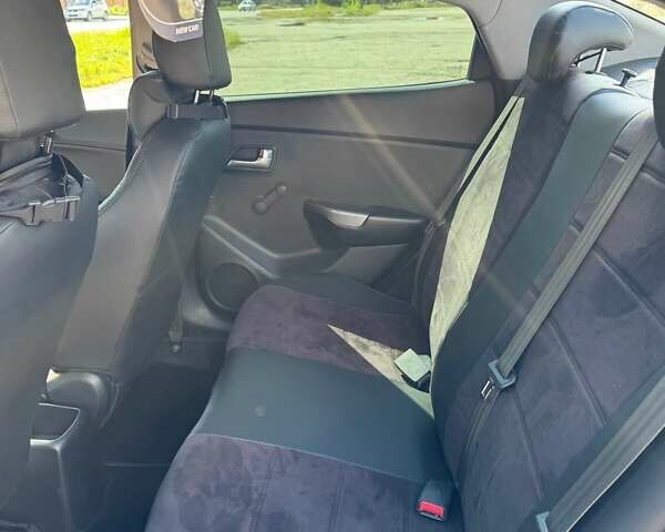 Чорний Кіа Ріо, об'ємом двигуна 1.4 л та пробігом 158 тис. км за 8300 $, фото 14 на Automoto.ua