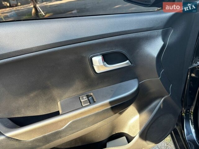 Чорний Кіа Ріо, об'ємом двигуна 1.4 л та пробігом 165 тис. км за 6900 $, фото 19 на Automoto.ua