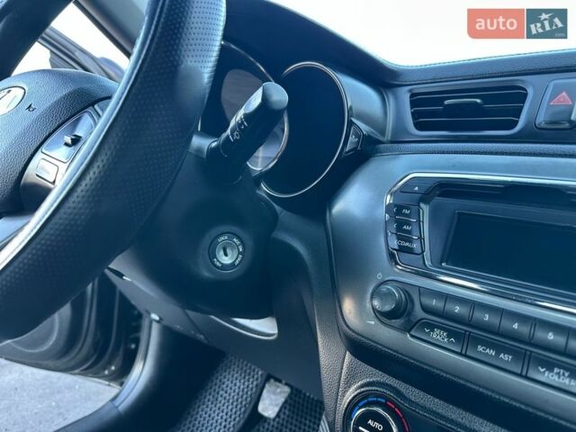 Чорний Кіа Ріо, об'ємом двигуна 1.59 л та пробігом 197 тис. км за 5888 $, фото 49 на Automoto.ua