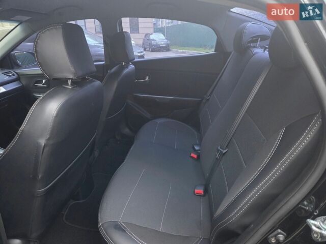 Чорний Кіа Ріо, об'ємом двигуна 1.6 л та пробігом 215 тис. км за 7500 $, фото 5 на Automoto.ua