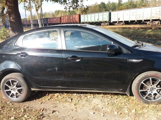 Чорний Кіа Ріо, об'ємом двигуна 1.4 л та пробігом 77 тис. км за 9200 $, фото 3 на Automoto.ua