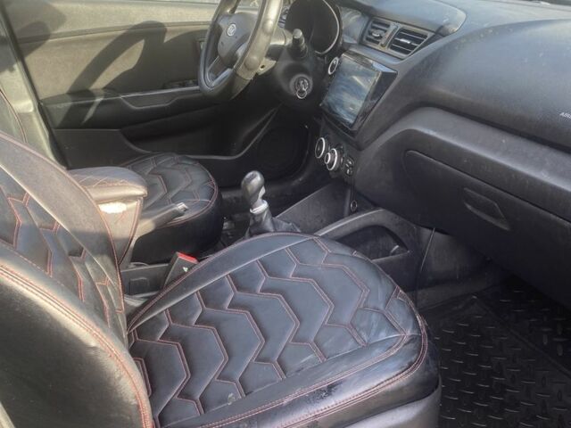 Чорний Кіа Ріо, об'ємом двигуна 1.6 л та пробігом 252 тис. км за 3650 $, фото 4 на Automoto.ua