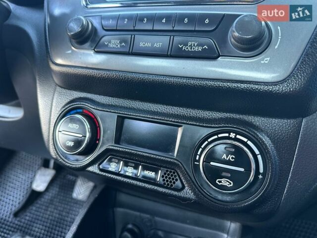 Чорний Кіа Ріо, об'ємом двигуна 1.59 л та пробігом 197 тис. км за 5888 $, фото 45 на Automoto.ua