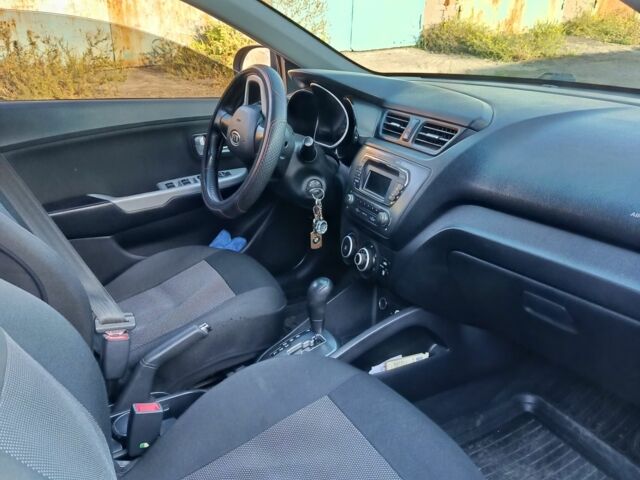Чорний Кіа Ріо, об'ємом двигуна 1.6 л та пробігом 170 тис. км за 6700 $, фото 3 на Automoto.ua