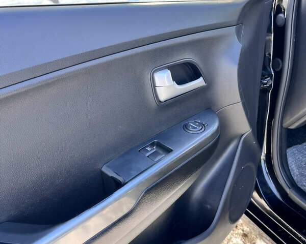 Чорний Кіа Ріо, об'ємом двигуна 1.4 л та пробігом 245 тис. км за 7600 $, фото 27 на Automoto.ua