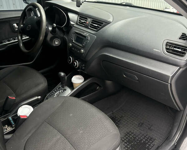 Черный Киа Рио, объемом двигателя 1.6 л и пробегом 270 тыс. км за 5850 $, фото 6 на Automoto.ua