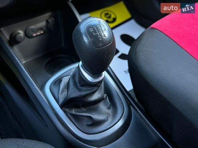 Черный Киа Рио, объемом двигателя 1.4 л и пробегом 215 тыс. км за 6999 $, фото 14 на Automoto.ua