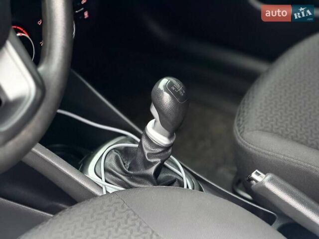 Черный Киа Рио, объемом двигателя 1.4 л и пробегом 220 тыс. км за 8200 $, фото 32 на Automoto.ua