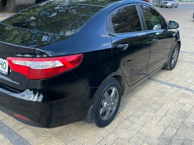 Черный Киа Рио, объемом двигателя 1.4 л и пробегом 247 тыс. км за 7800 $, фото 3 на Automoto.ua
