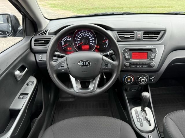 Чорний Кіа Ріо, об'ємом двигуна 1.4 л та пробігом 45 тис. км за 9800 $, фото 11 на Automoto.ua