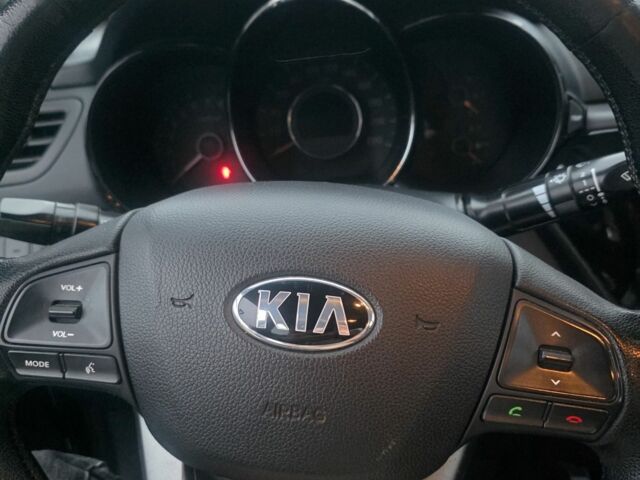 Черный Киа Рио, объемом двигателя 1.6 л и пробегом 150 тыс. км за 9000 $, фото 8 на Automoto.ua