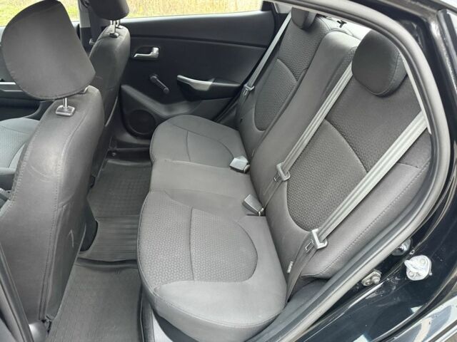 Чорний Кіа Ріо, об'ємом двигуна 1.4 л та пробігом 45 тис. км за 9800 $, фото 22 на Automoto.ua