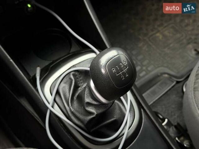 Черный Киа Рио, объемом двигателя 1.4 л и пробегом 220 тыс. км за 8200 $, фото 47 на Automoto.ua