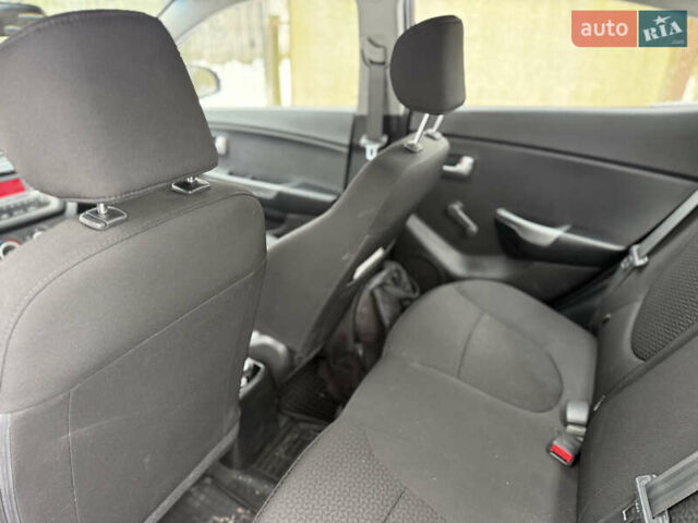 Чорний Кіа Ріо, об'ємом двигуна 1.4 л та пробігом 123 тис. км за 7300 $, фото 10 на Automoto.ua