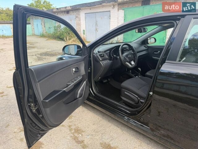 Черный Киа Рио, объемом двигателя 1.6 л и пробегом 61 тыс. км за 10300 $, фото 8 на Automoto.ua