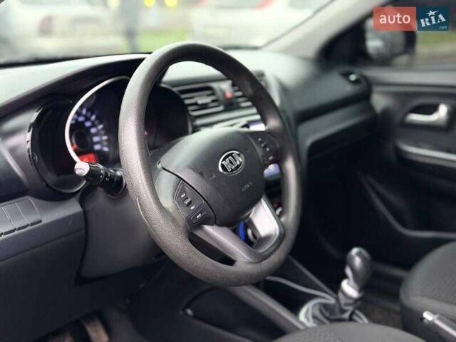Черный Киа Рио, объемом двигателя 1.4 л и пробегом 220 тыс. км за 8200 $, фото 31 на Automoto.ua
