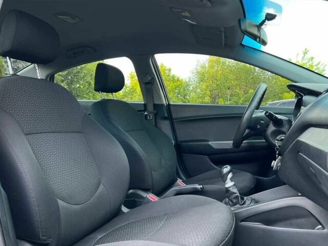 Черный Киа Рио, объемом двигателя 1.4 л и пробегом 141 тыс. км за 7990 $, фото 8 на Automoto.ua