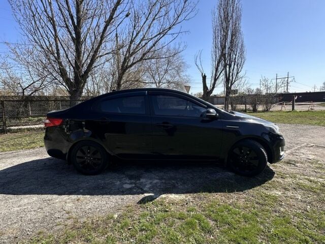 Чорний Кіа Ріо, об'ємом двигуна 1.6 л та пробігом 329 тис. км за 6000 $, фото 3 на Automoto.ua