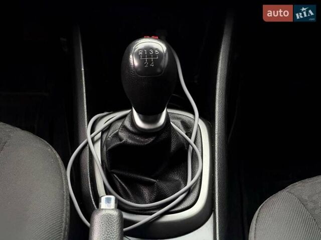 Черный Киа Рио, объемом двигателя 1.4 л и пробегом 220 тыс. км за 8200 $, фото 38 на Automoto.ua