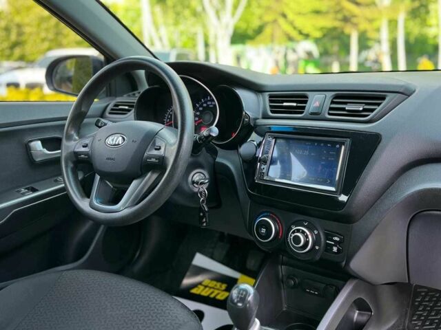 Чорний Кіа Ріо, об'ємом двигуна 1.4 л та пробігом 141 тис. км за 7990 $, фото 9 на Automoto.ua