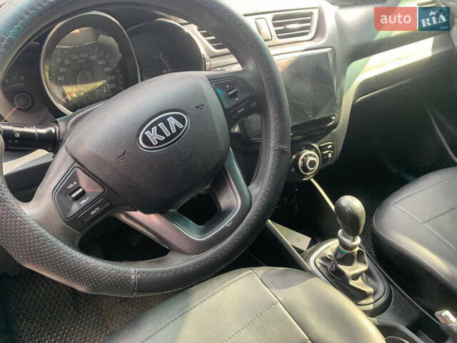 Чорний Кіа Ріо, об'ємом двигуна 1.4 л та пробігом 100 тис. км за 4800 $, фото 2 на Automoto.ua