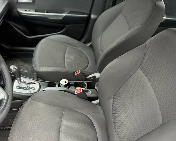 Чорний Кіа Ріо, об'ємом двигуна 1.4 л та пробігом 123 тис. км за 7300 $, фото 24 на Automoto.ua