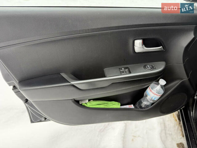 Чорний Кіа Ріо, об'ємом двигуна 1.4 л та пробігом 123 тис. км за 7300 $, фото 21 на Automoto.ua