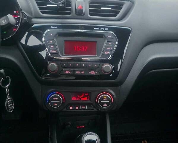 Черный Киа Рио, объемом двигателя 1.59 л и пробегом 150 тыс. км за 9000 $, фото 6 на Automoto.ua