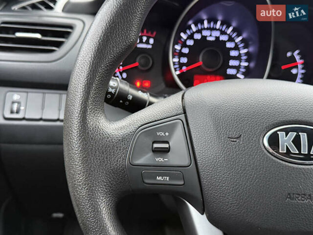 Чорний Кіа Ріо, об'ємом двигуна 1.4 л та пробігом 45 тис. км за 9800 $, фото 16 на Automoto.ua