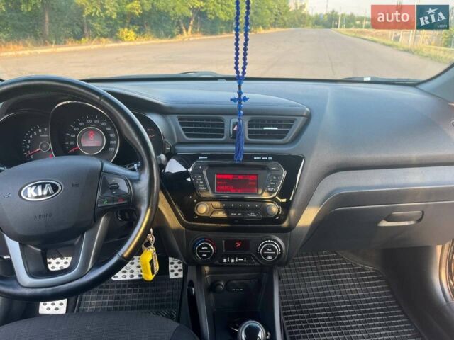 Чорний Кіа Ріо, об'ємом двигуна 1.6 л та пробігом 155 тис. км за 8500 $, фото 3 на Automoto.ua