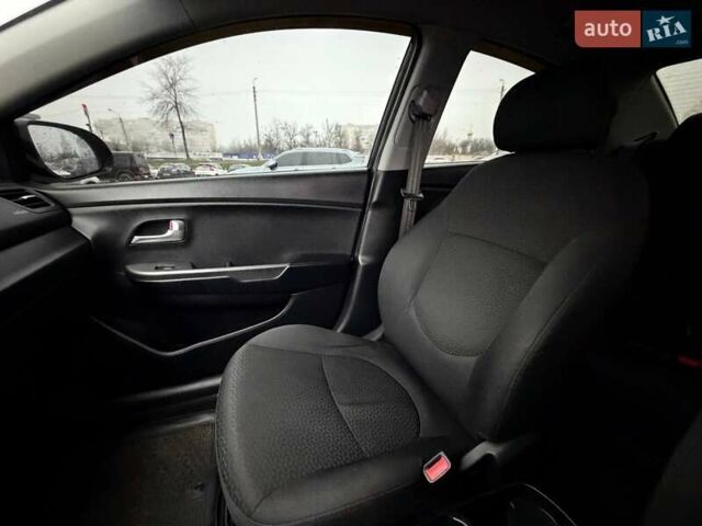 Черный Киа Рио, объемом двигателя 1.4 л и пробегом 220 тыс. км за 8200 $, фото 49 на Automoto.ua