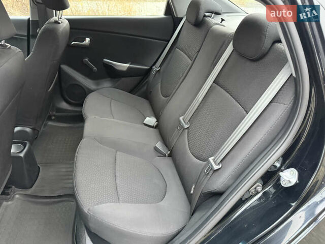 Чорний Кіа Ріо, об'ємом двигуна 1.4 л та пробігом 45 тис. км за 9800 $, фото 27 на Automoto.ua