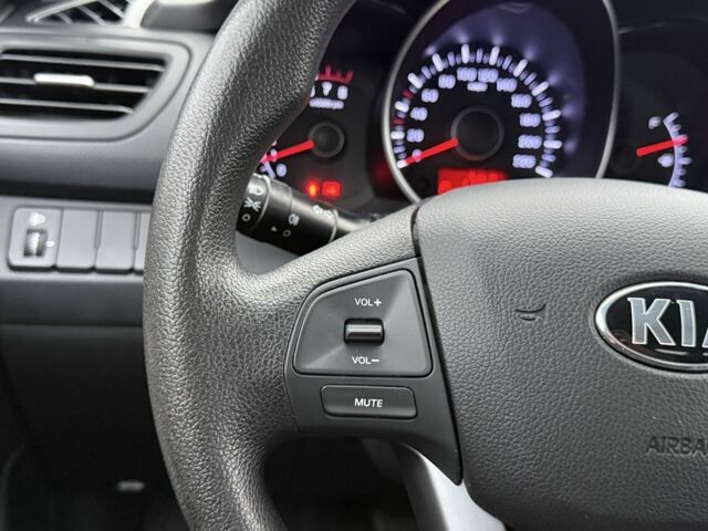 Чорний Кіа Ріо, об'ємом двигуна 1.4 л та пробігом 45 тис. км за 9800 $, фото 13 на Automoto.ua