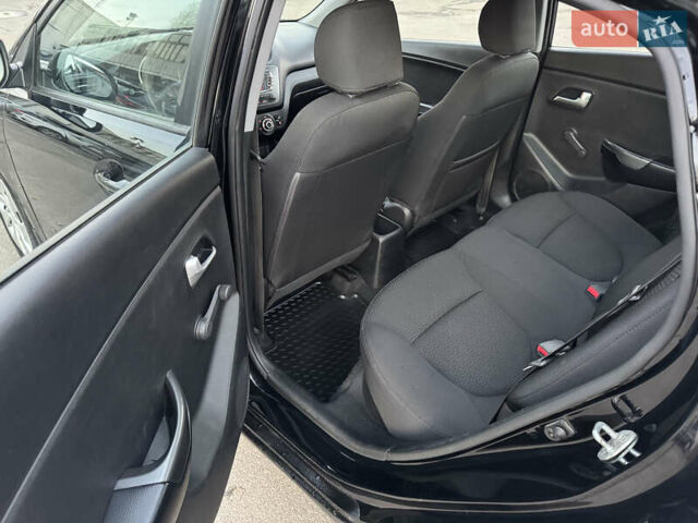 Черный Киа Рио, объемом двигателя 1.4 л и пробегом 305 тыс. км за 4950 $, фото 12 на Automoto.ua
