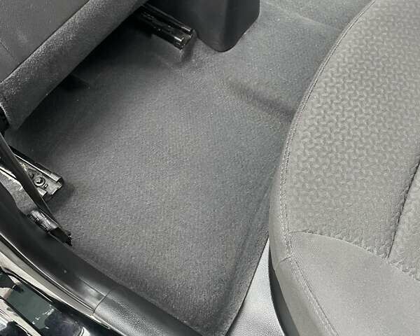 Черный Киа Рио, объемом двигателя 1.4 л и пробегом 124 тыс. км за 9350 $, фото 128 на Automoto.ua