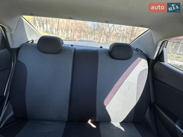 Чорний Кіа Ріо, об'ємом двигуна 1.59 л та пробігом 329 тис. км за 6000 $, фото 14 на Automoto.ua