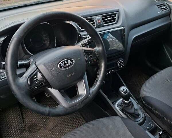 Черный Киа Рио, объемом двигателя 1.59 л и пробегом 320 тыс. км за 6500 $, фото 2 на Automoto.ua