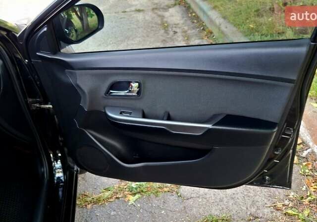 Черный Киа Рио, объемом двигателя 1.6 л и пробегом 130 тыс. км за 8750 $, фото 19 на Automoto.ua