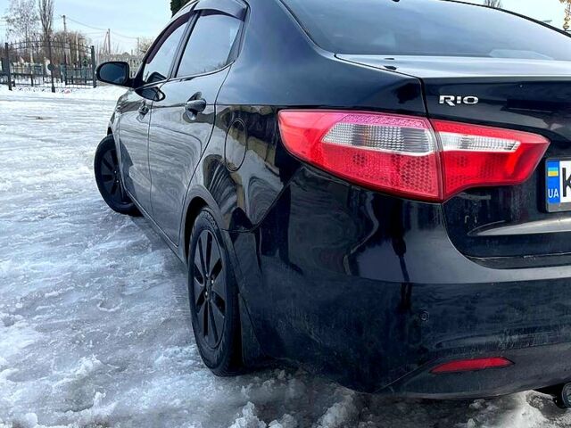 Чорний Кіа Ріо, об'ємом двигуна 1.6 л та пробігом 320 тис. км за 6500 $, фото 4 на Automoto.ua