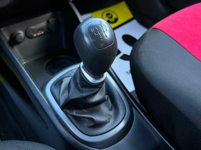 Черный Киа Рио, объемом двигателя 1.4 л и пробегом 215 тыс. км за 6999 $, фото 14 на Automoto.ua