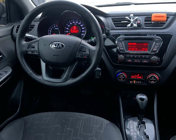 Чорний Кіа Ріо, об'ємом двигуна 1.6 л та пробігом 261 тис. км за 7650 $, фото 6 на Automoto.ua
