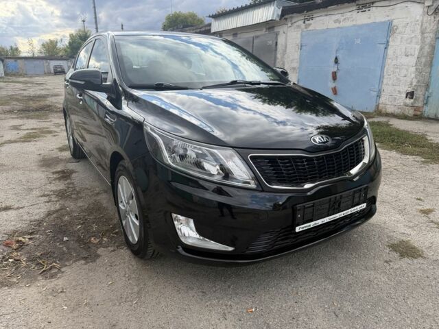 Чорний Кіа Ріо, об'ємом двигуна 1.6 л та пробігом 61 тис. км за 10351 $, фото 2 на Automoto.ua