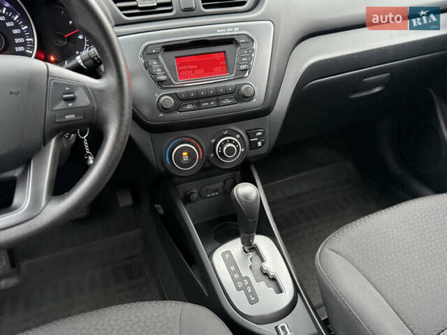 Чорний Кіа Ріо, об'ємом двигуна 1.4 л та пробігом 45 тис. км за 9800 $, фото 19 на Automoto.ua