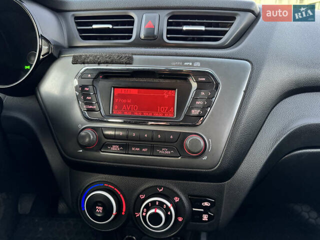 Черный Киа Рио, объемом двигателя 1.4 л и пробегом 305 тыс. км за 4950 $, фото 18 на Automoto.ua