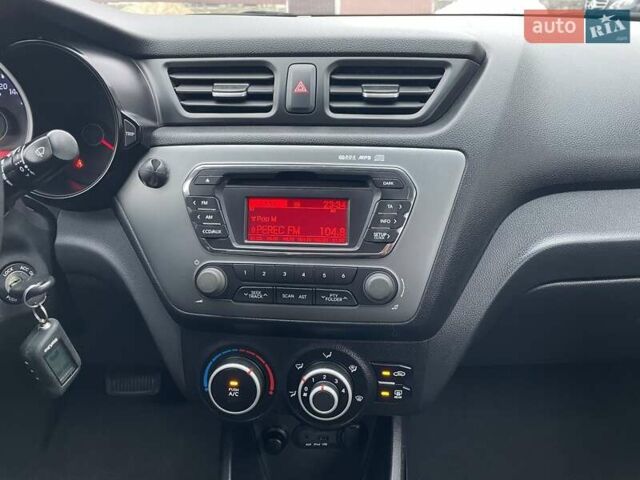 Черный Киа Рио, объемом двигателя 1.4 л и пробегом 124 тыс. км за 9350 $, фото 76 на Automoto.ua