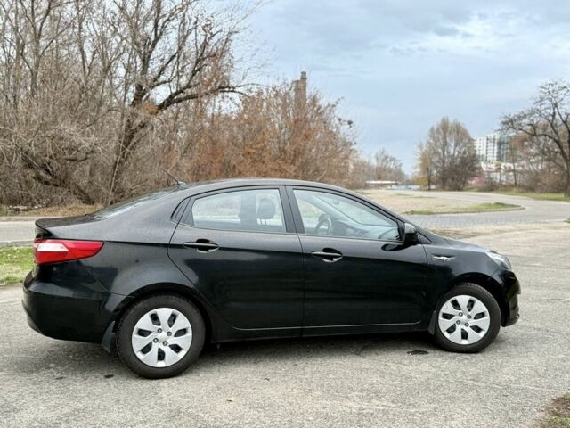 Чорний Кіа Ріо, об'ємом двигуна 1.4 л та пробігом 45 тис. км за 9800 $, фото 4 на Automoto.ua