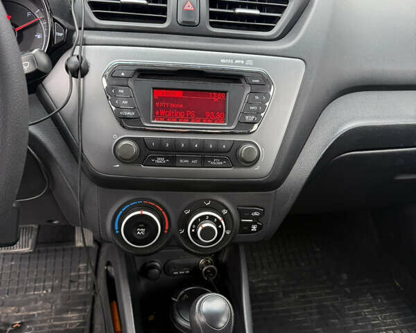 Чорний Кіа Ріо, об'ємом двигуна 1.4 л та пробігом 123 тис. км за 7300 $, фото 14 на Automoto.ua